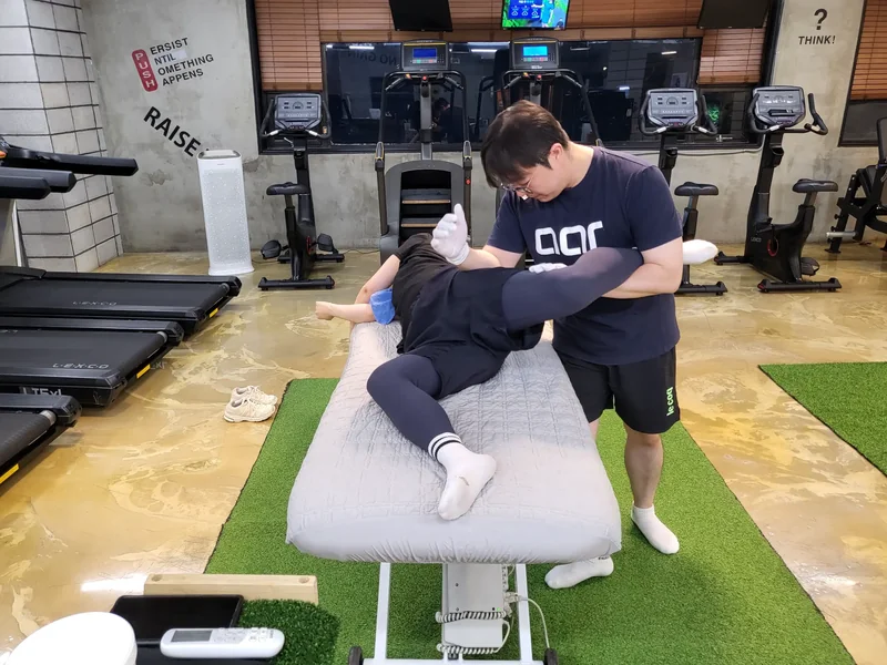 웰니스8 수기 교정 프로그램 - 15년 경력 전문가의 맞춤 케어